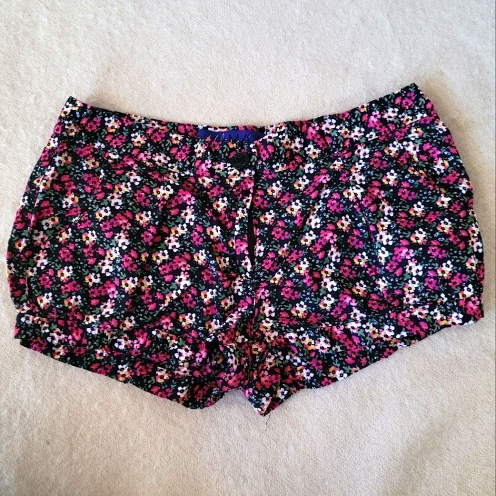 COPY - New Miley Cyrus & Max Azria Floral With Pockets Shorts Size 11